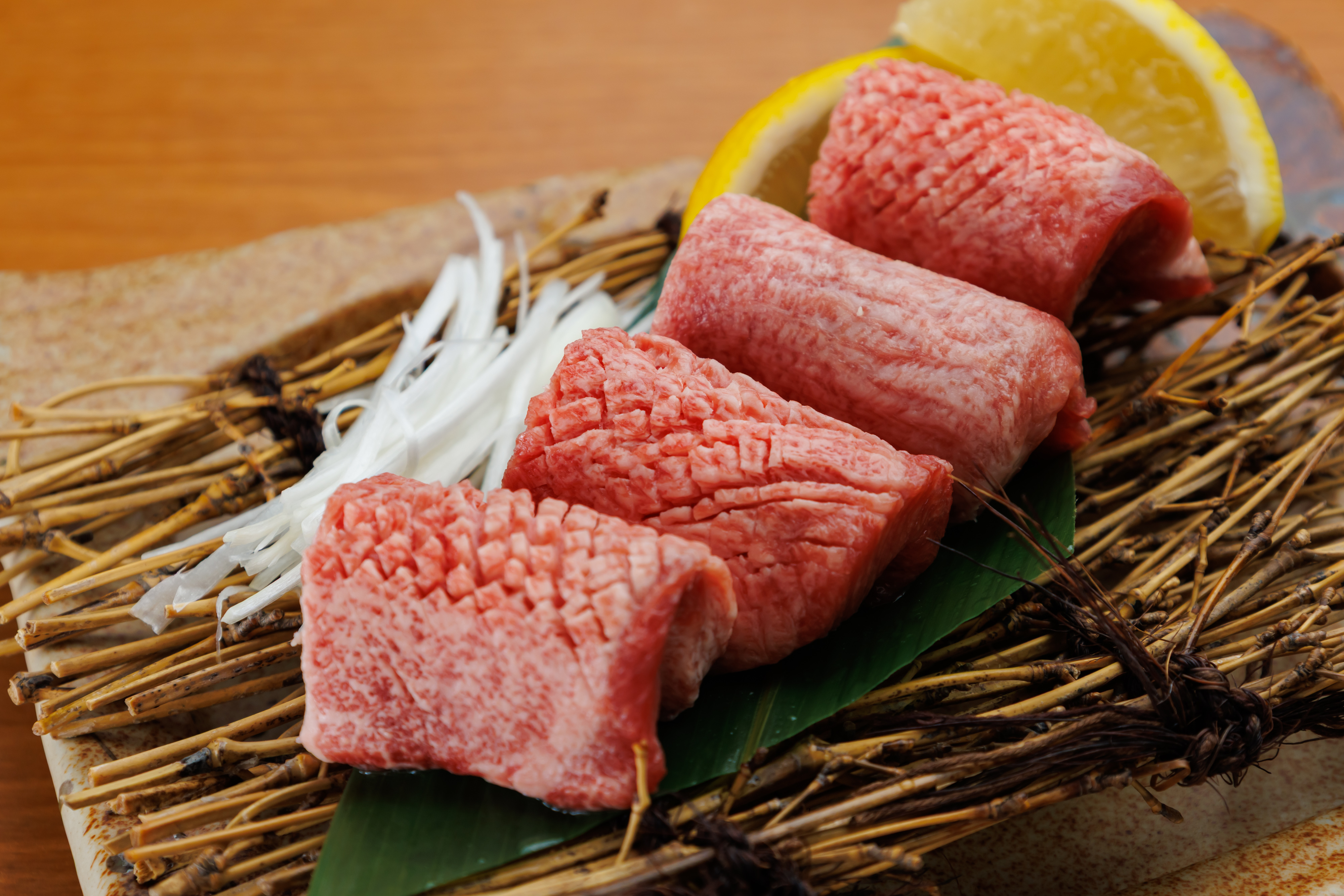 焼肉の女 綾門寺赤奈 1 赤門 穴川店 | 株式会社赤門